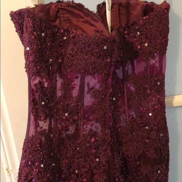 Formal dress - Picture 3 of 3